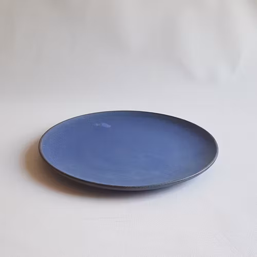 Assiett med låg kant i Serien Mareld / Blå