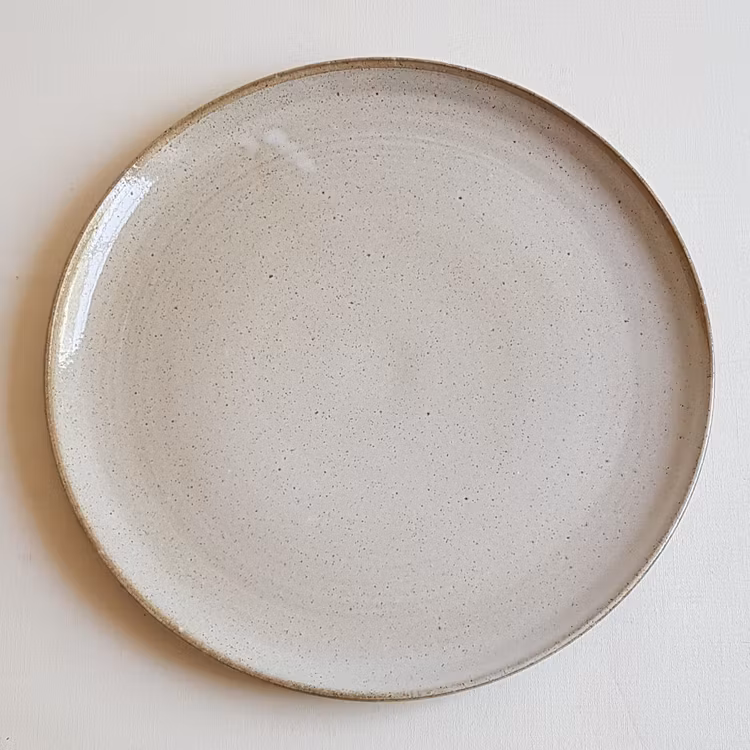 Mattallrik med låg kant i Serien Crème / Gräddvit