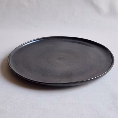 Mattallrik med låg kant i Serien Skiffer / Svart Blank