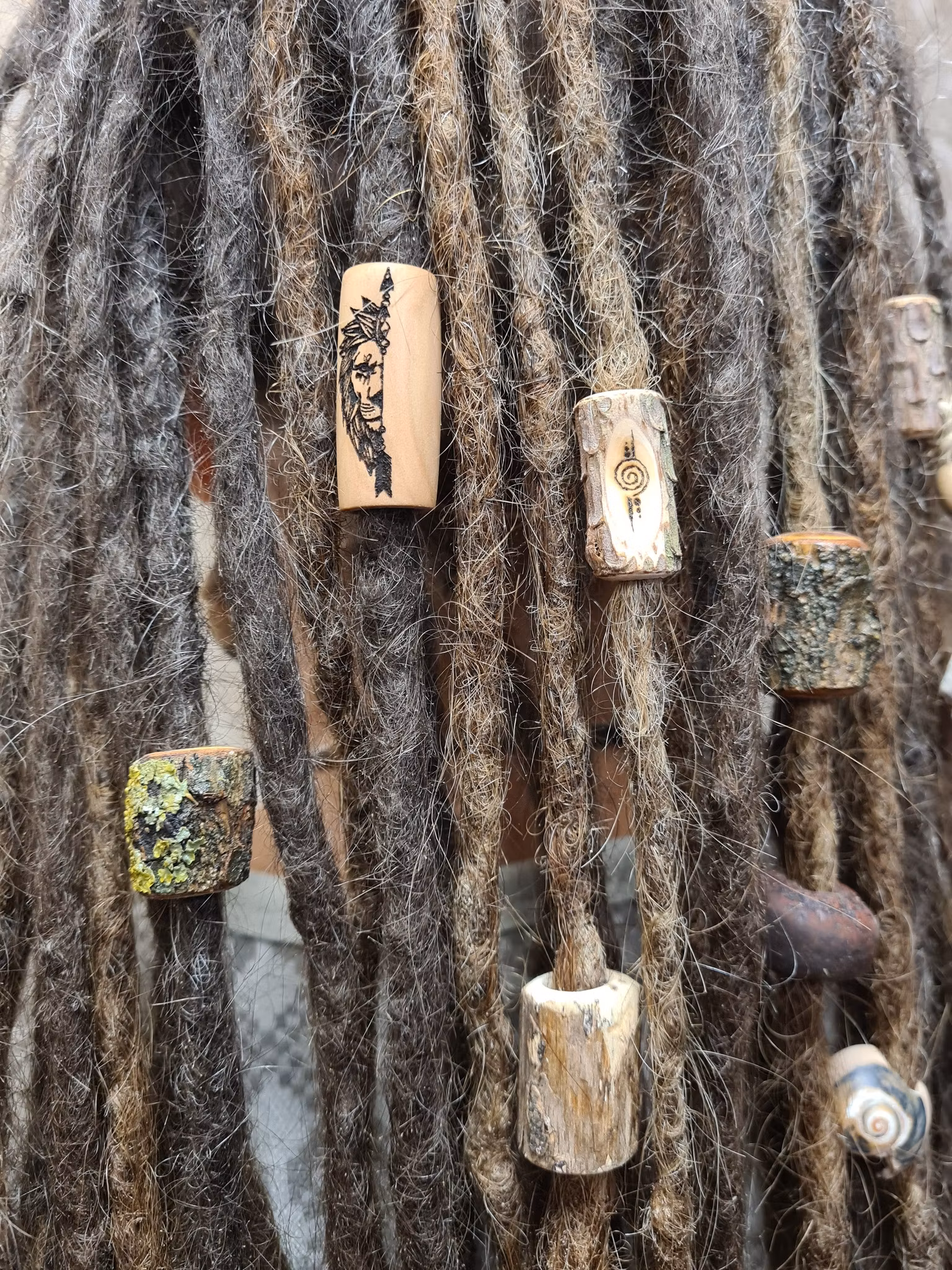 "Träfiber" - Trädekoration till dreads (9mm hål)