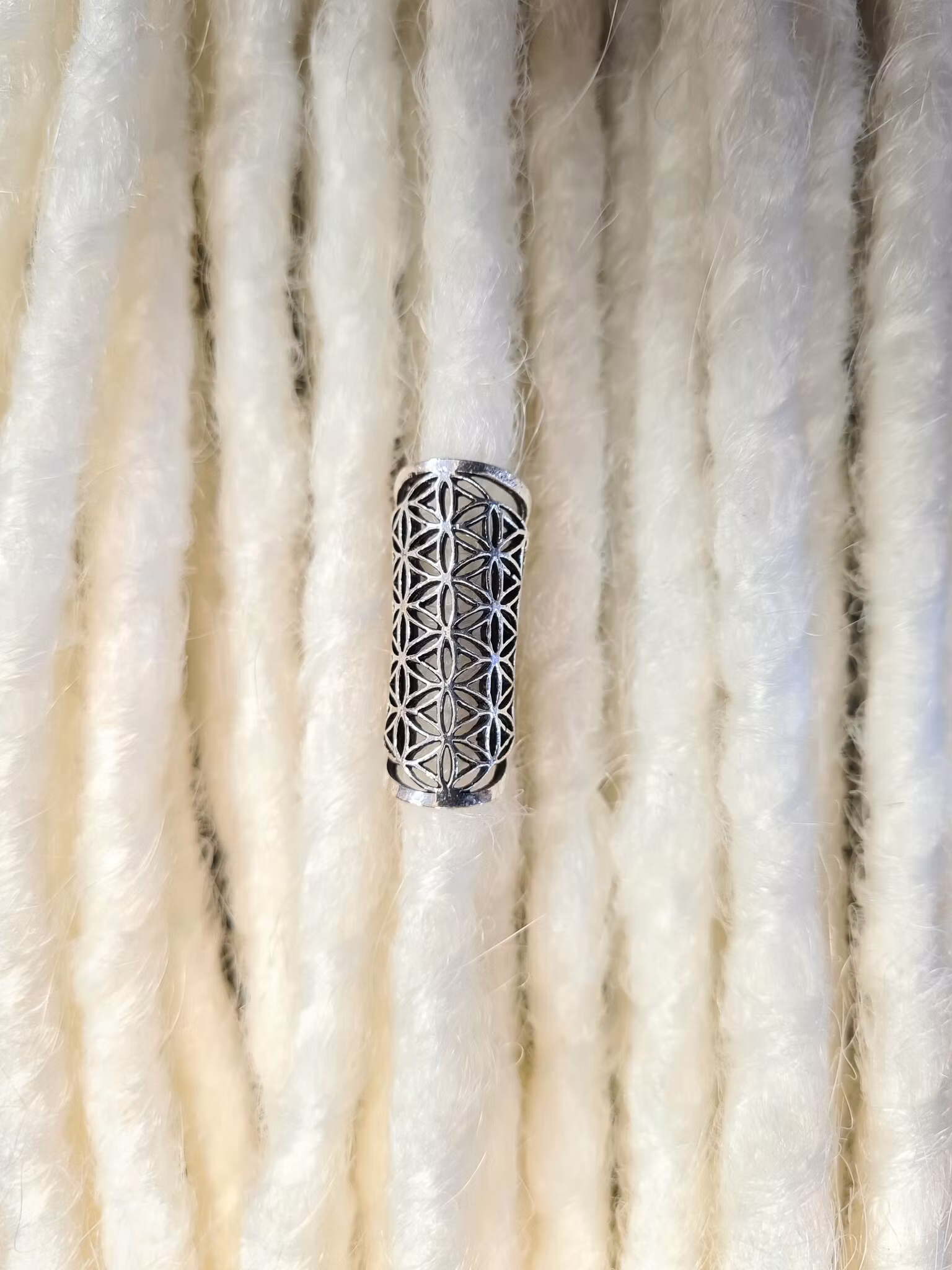 Silverfärgad "Himlakropp" Large Dreadsmycke