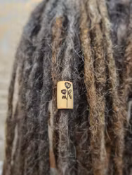 "Ängsblomma" - Trädekoration till dreads (7mm hål)