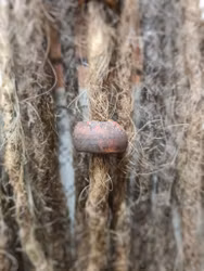 "Hatt" - Trädekoration till dreads (9mm hål)