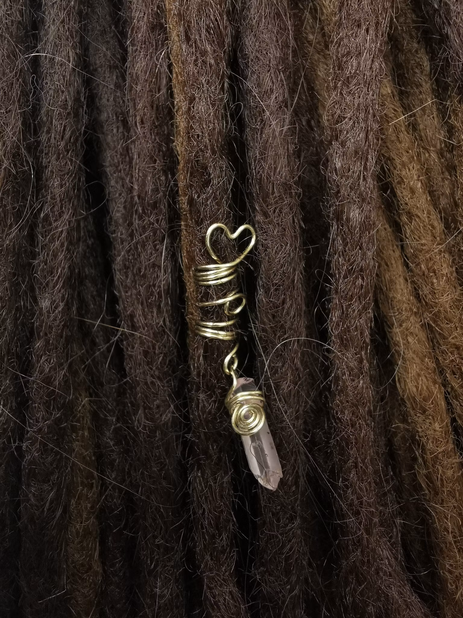 Spiral - Hjärta med rosa kristall (Guld 0,7 cm)