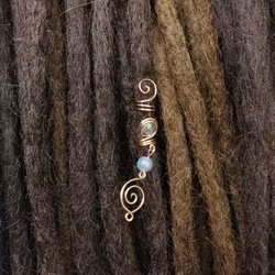 Spiral - 2 blå stenar (koppar 0,7 cm)