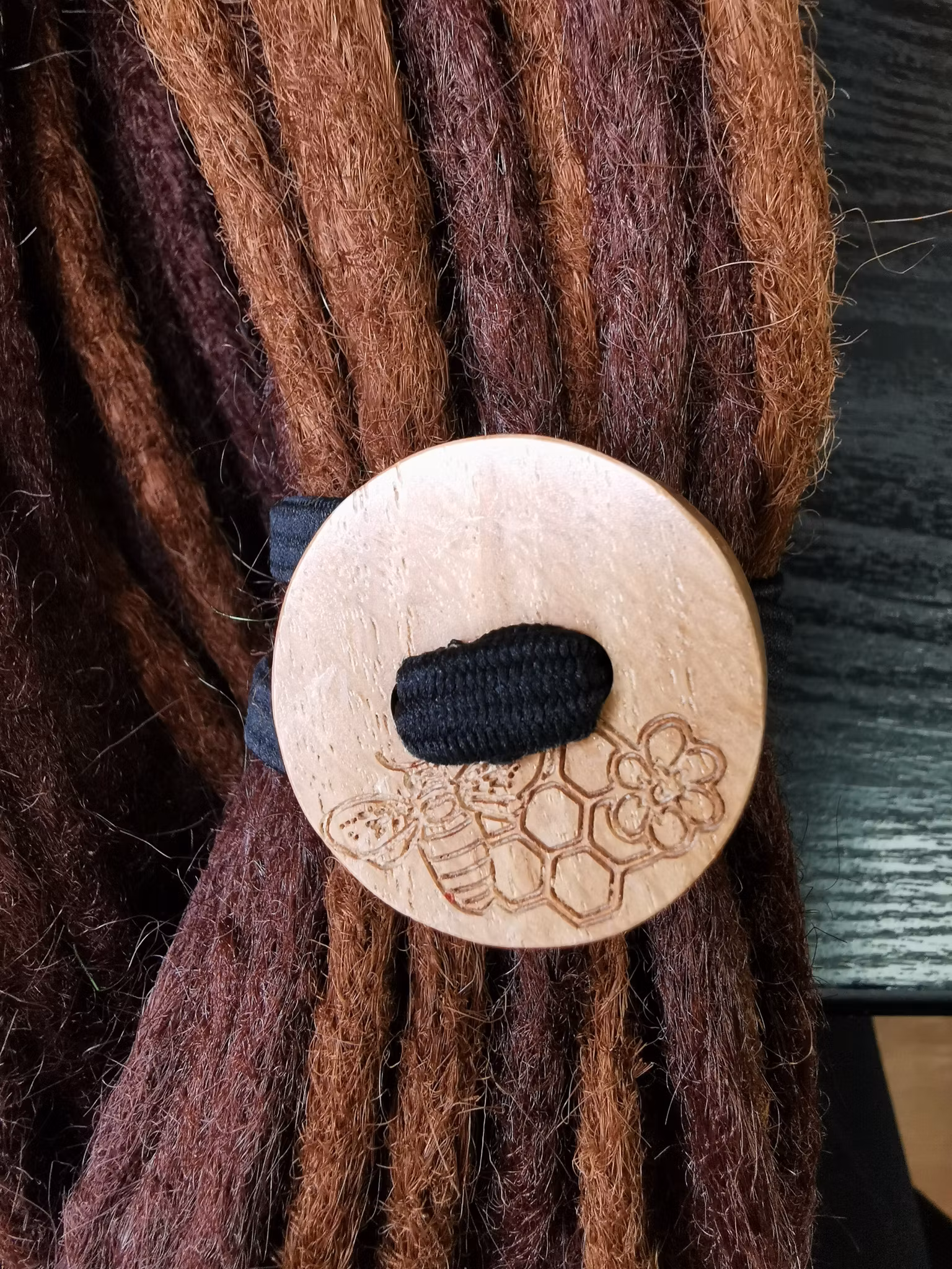 ButtonLOXX - Bee (40mm Oak)