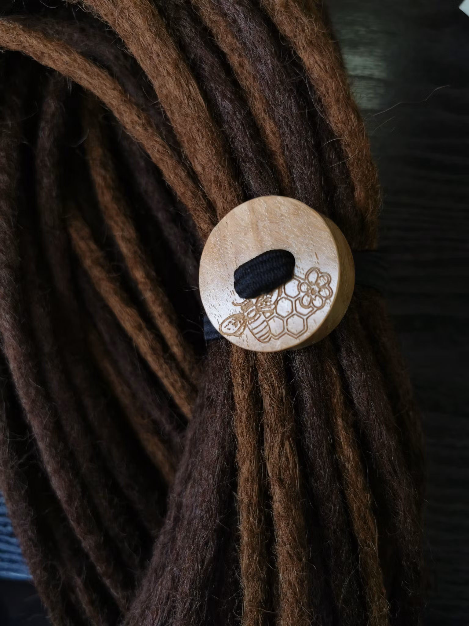 ButtonLOXX - Bee (40mm Oak)