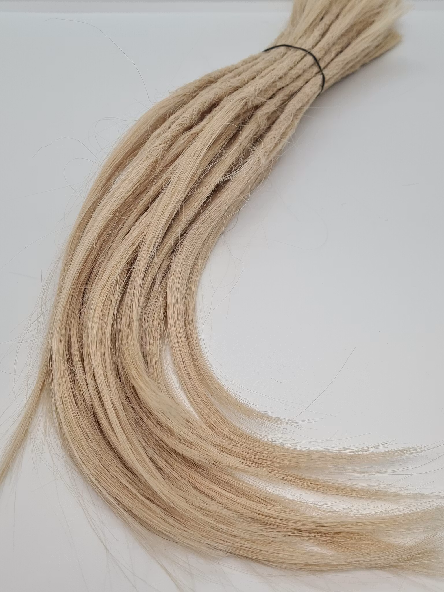 Ljusblond Äkta Dreads 30-35cm (7-8mm)