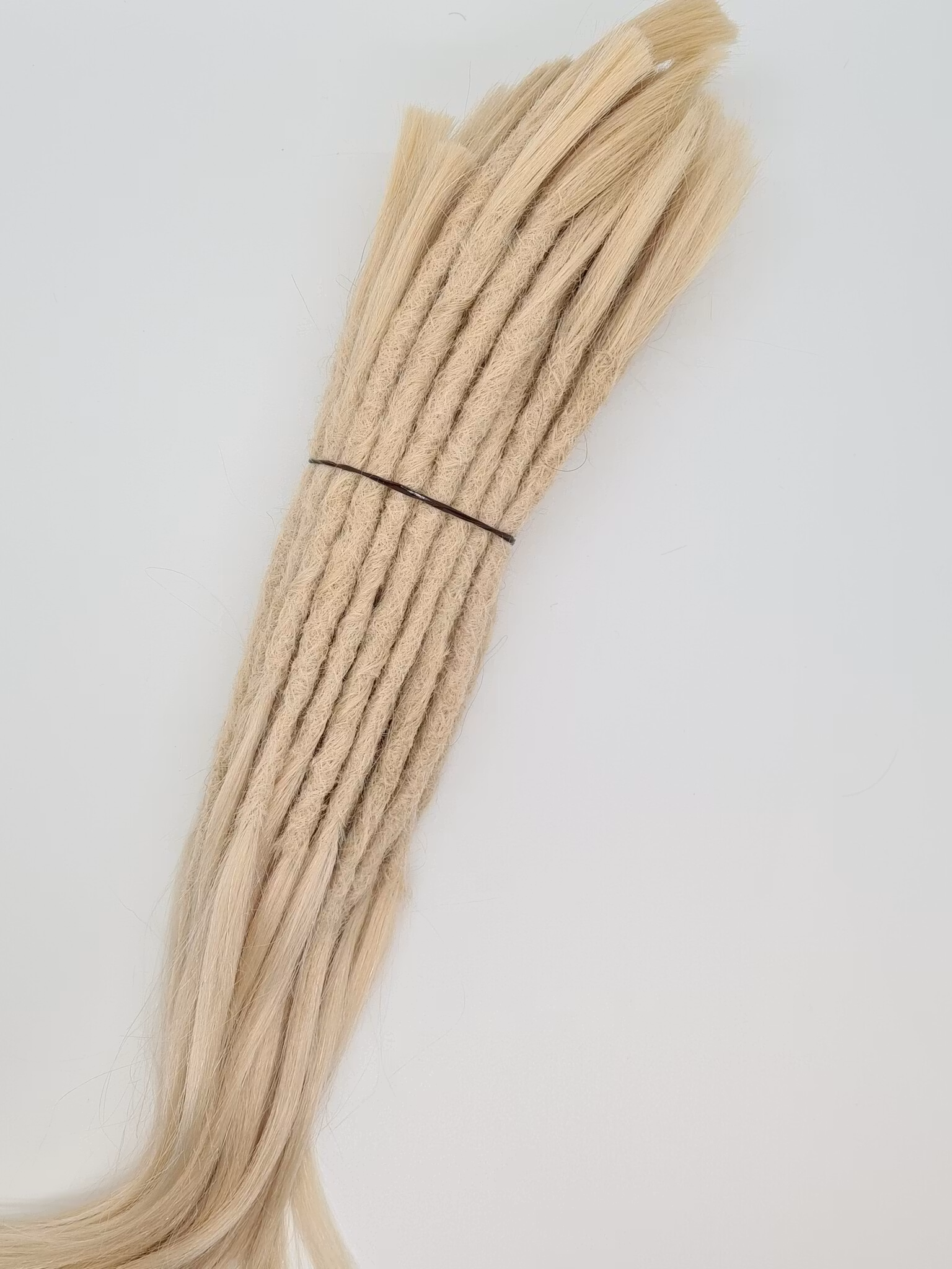 Ljusblond Äkta Dreads 40-45cm (7-8mm)
