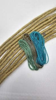 "Himmel" Dekorationskit Till Dreads (Mint, Greige, Turkos Trådar)