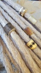 "Ben & Horn" M/L (6mm-9mm hål) MIX Handgarvade Dreadspärlor