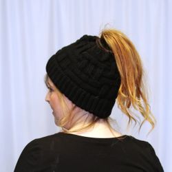 Svart Vintermössa (med hål)
