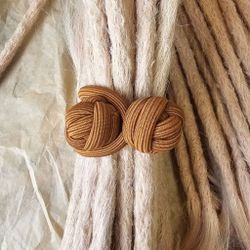 Ljusbrun "Knutar" Hårband Dreadtie