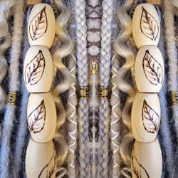 "Lövblad" - Stor Oval Ljus Trä (8-9mm hål) L/XL