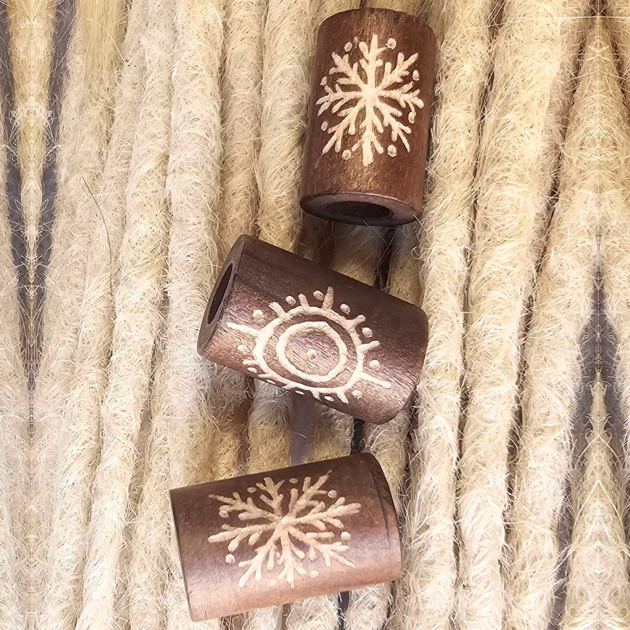 "Snöflinga" - Stor Brun Träpärla XL (1cm hål)