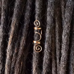 Spiral - Asymetrisk Dreadsmycke (Koppar 0,85 cm)