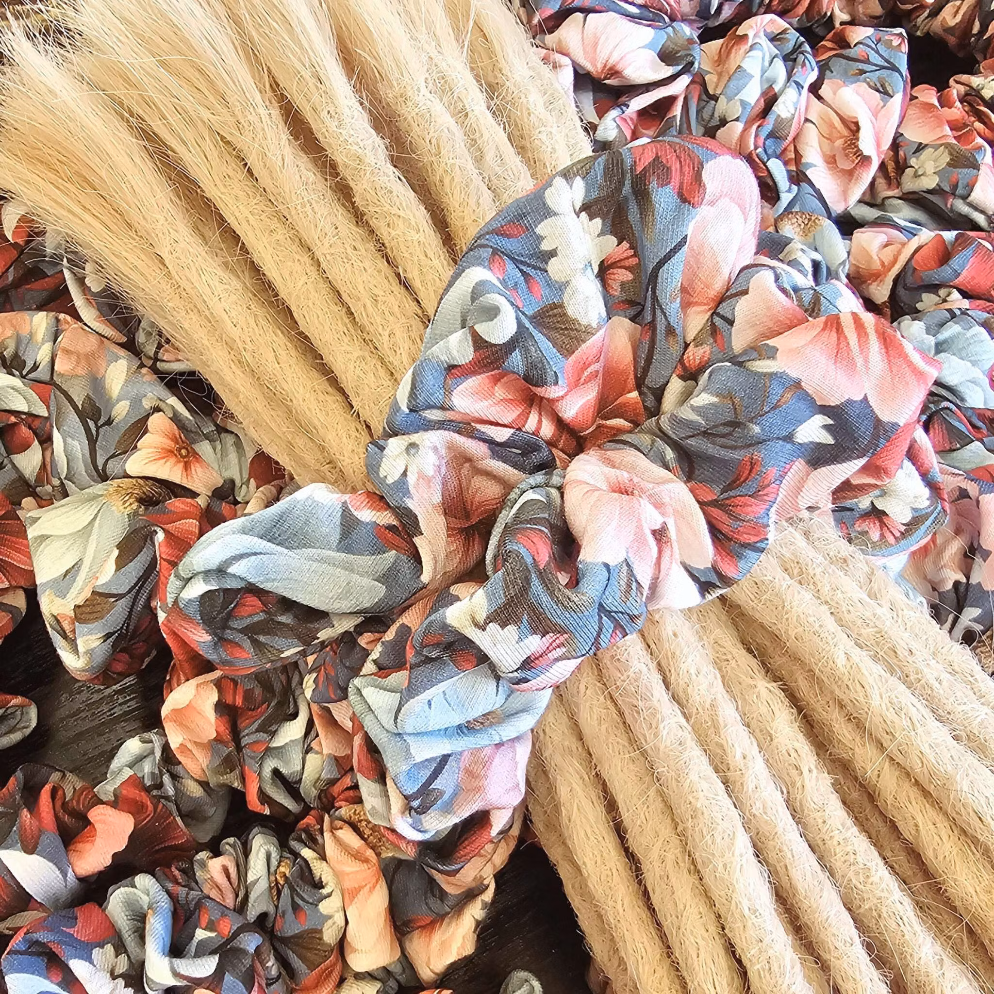 "Körsbärsblomma" XL Scrunchie Dreadsnodd