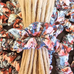 "Körsbärsblomma" XL Scrunchie Dreadsnodd