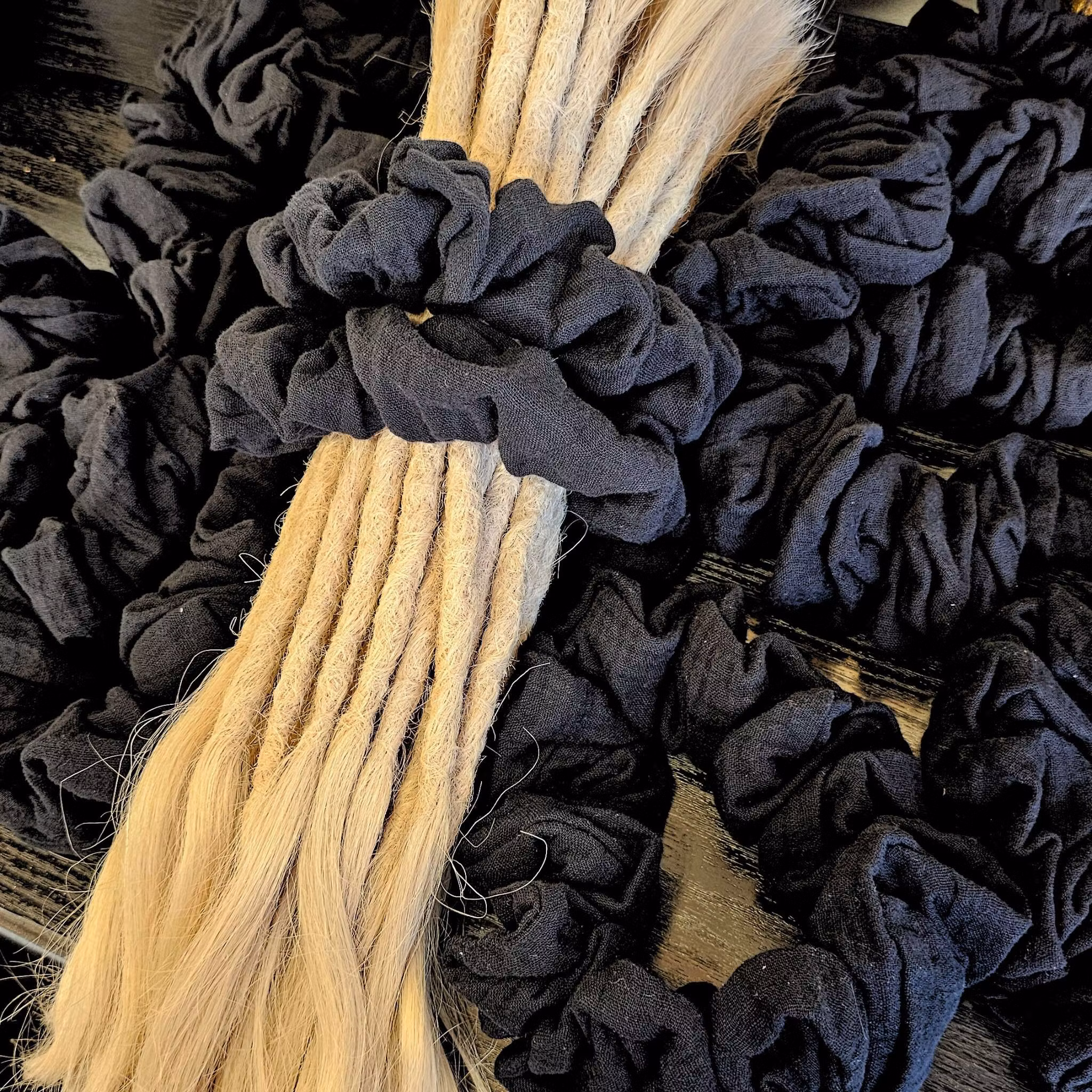 "Svart Natt" XL Scrunchie Dreadsnodd