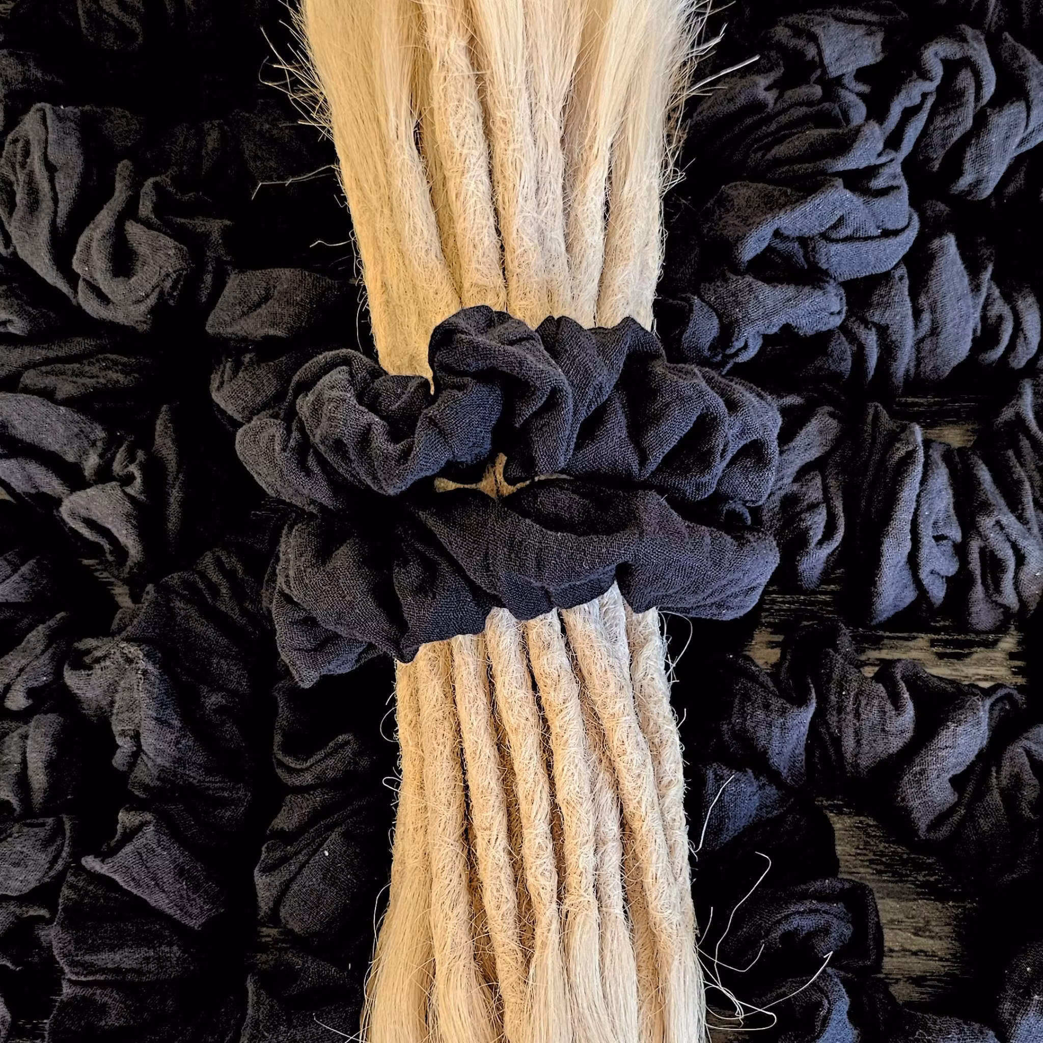 "Svart Natt" XL Scrunchie Dreadsnodd