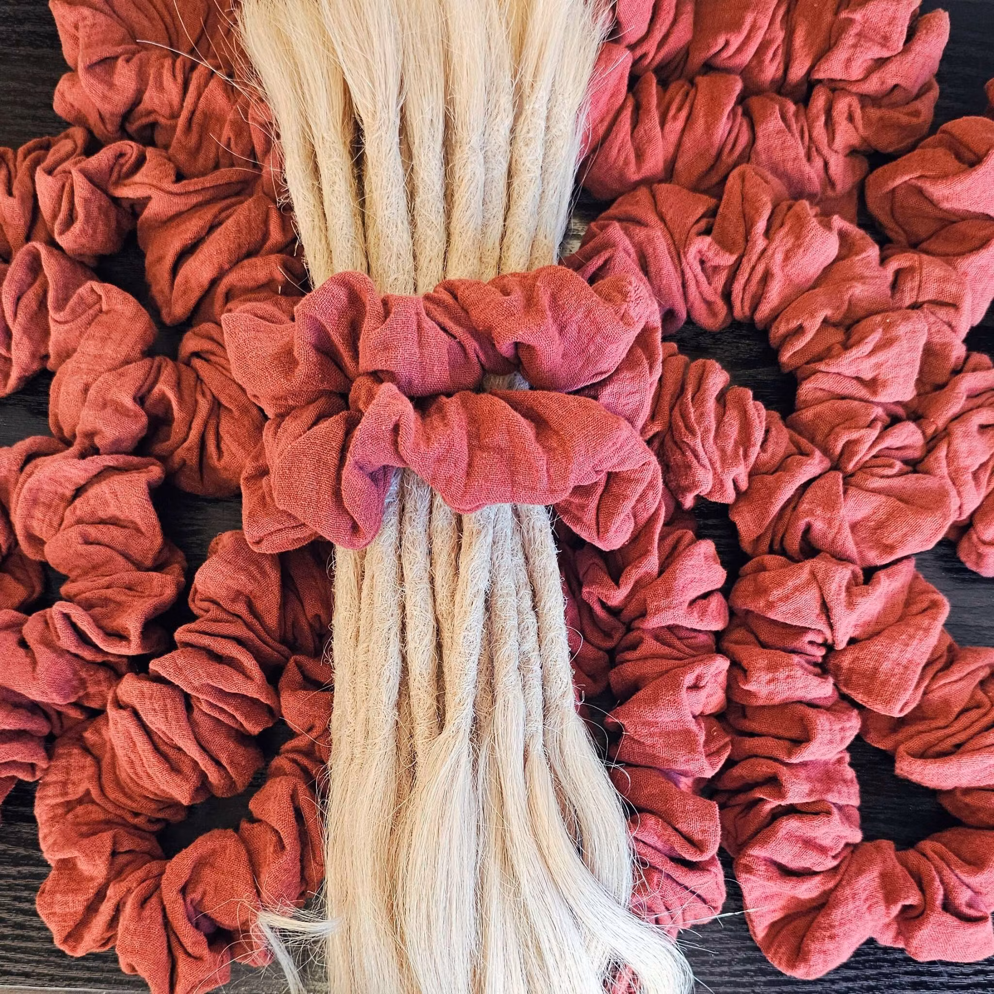 "Tegelsten" XL Scrunchie Dreadsnodd