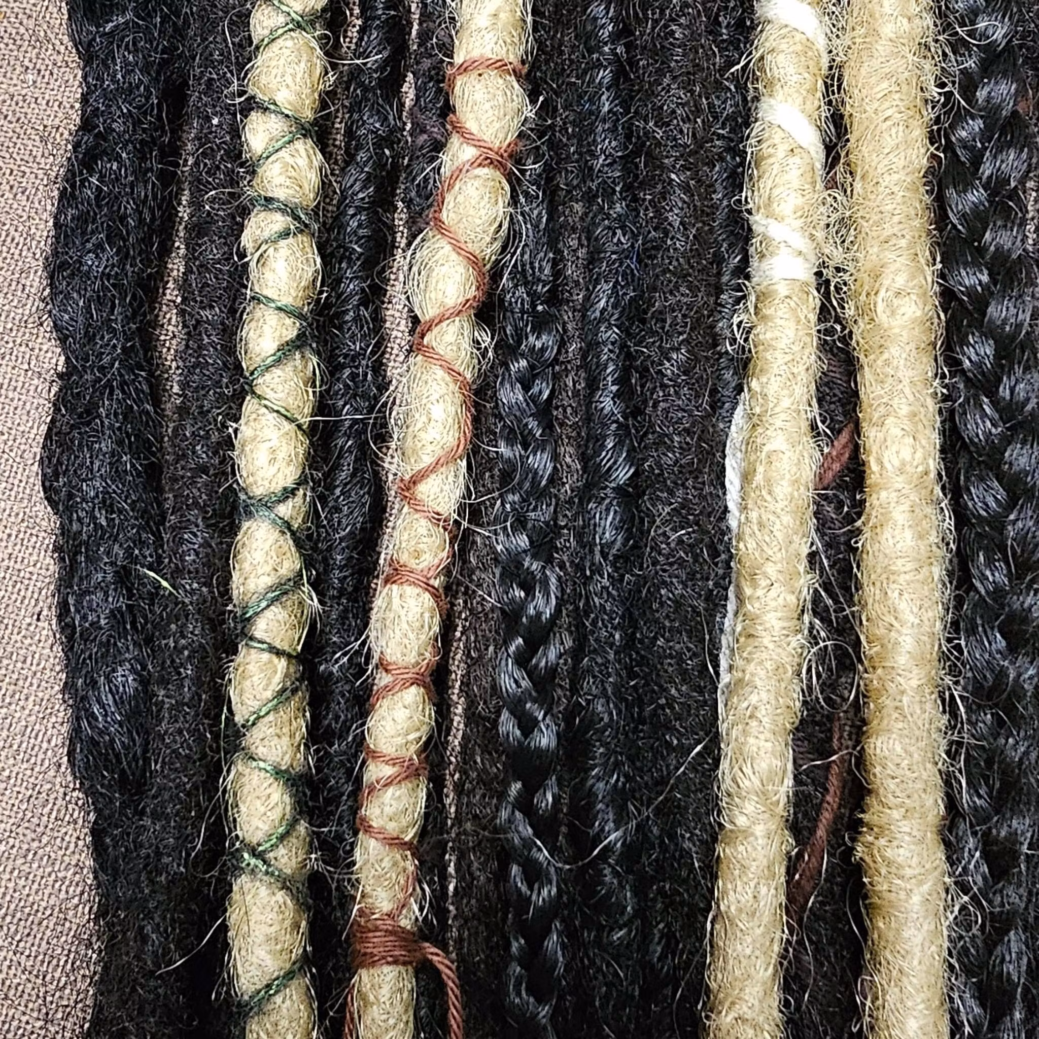 "Mylle" Dekorationskit (Vit, Brun, Metallisk Grön Trådar)