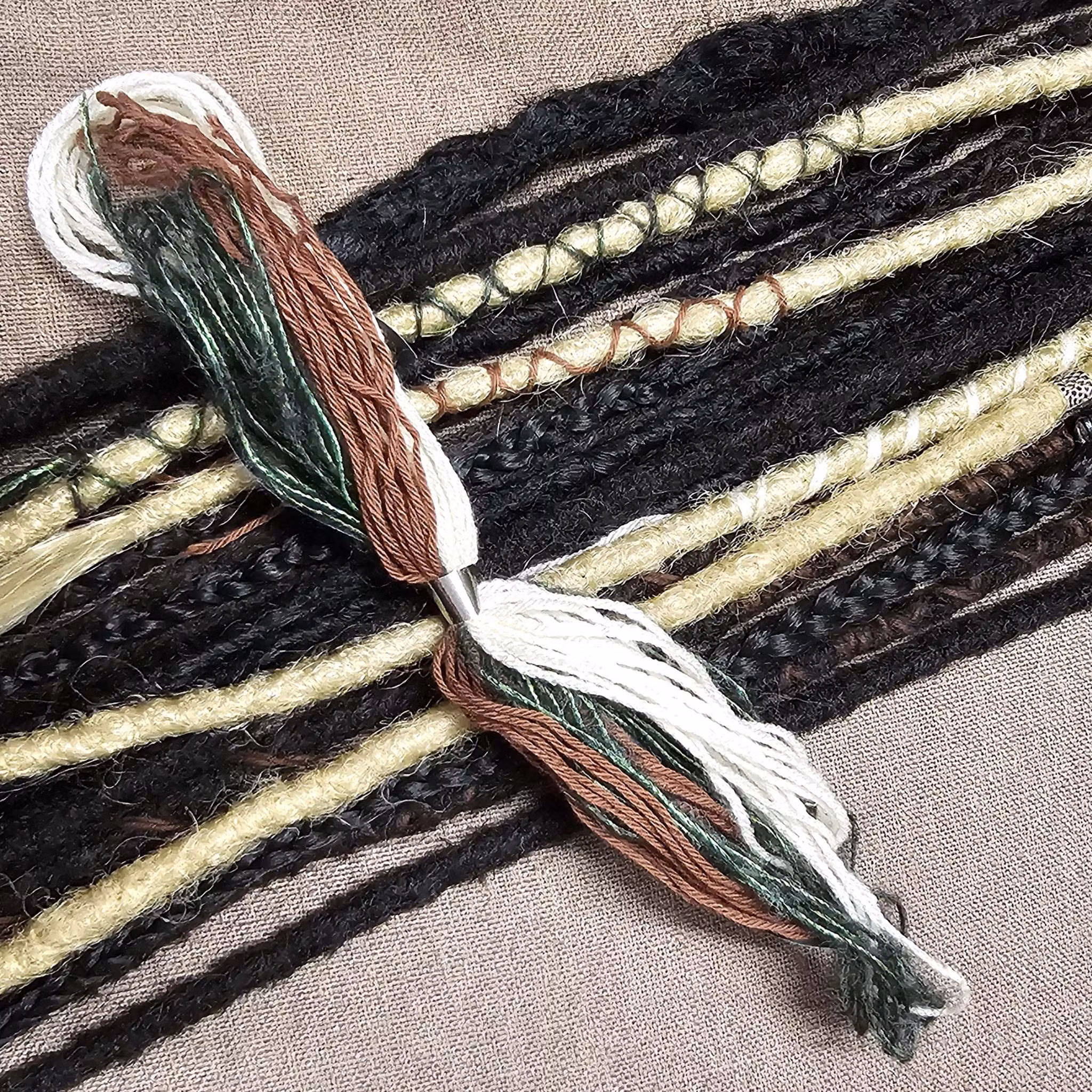 "Mylle" Dekorationskit (Vit, Brun, Metallisk Grön Trådar)