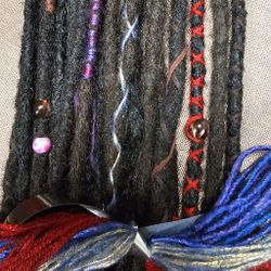 "Karneval" Dekorationskit Till Dreads (Grå, Röd, Blå Trådar)