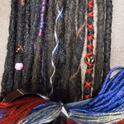"Karneval" Dekorationskit Till Dreads (Grå, Röd, Blå Trådar)