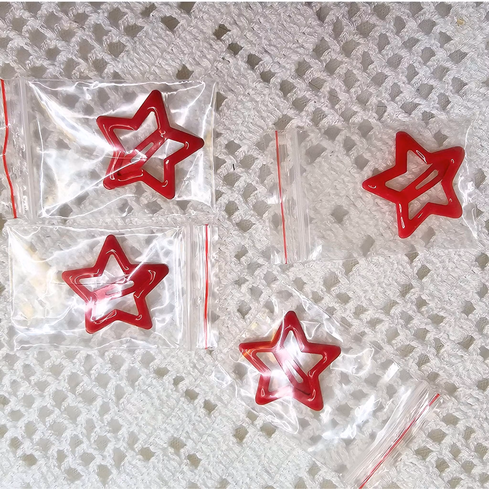 Röd "Stjärna" Hårspänne