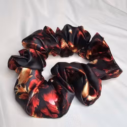 "Satin Mörkröda Pioner" XL Scrunchie Dreadsnodd
