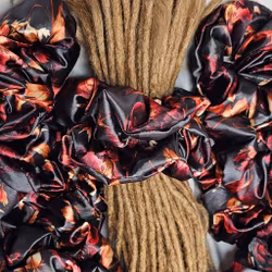 "Satin Mörkröda Pioner" XL Scrunchie Dreadsnodd