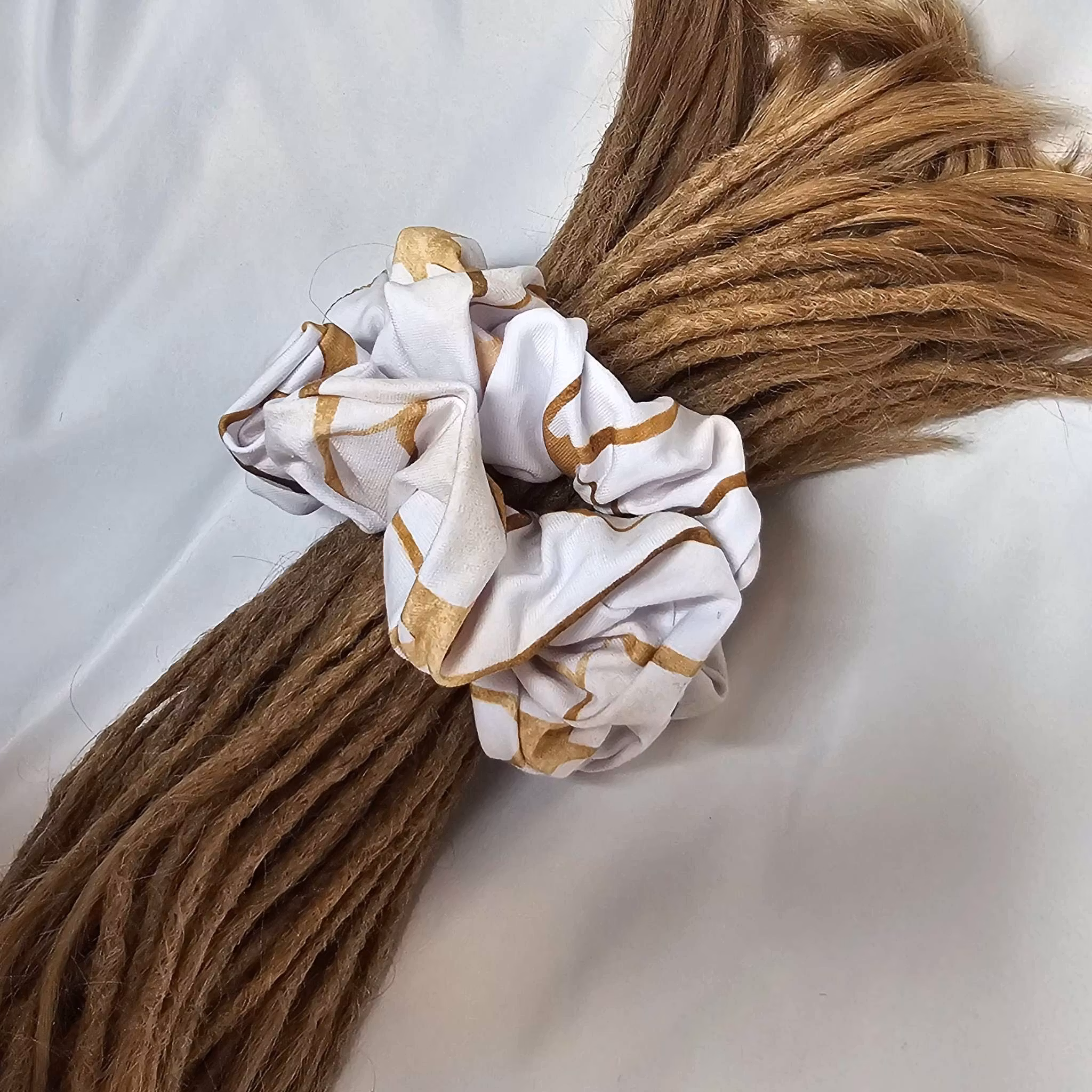 "Guld Marmor" XL Scrunchie Dreadsnodd