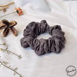 "Grå Blommor" XL Scrunchie Dreadsnodd