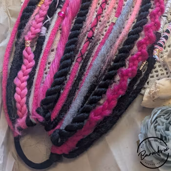 "Hallonlakrits" Dreads Ponytail Extensions