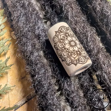 "Mandala Blomma" Dreadsmycke i trä med mönster