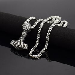 Necklace Tor Valknut
