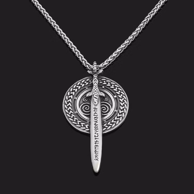 Halsband Sword of Triskelion