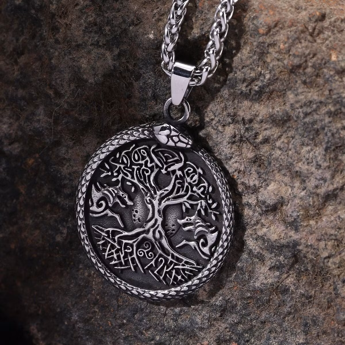 Halsband Yggdrasil Wolves
