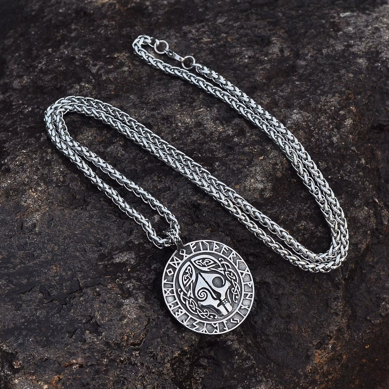 Halsband Viking Skull (Fler Färger)