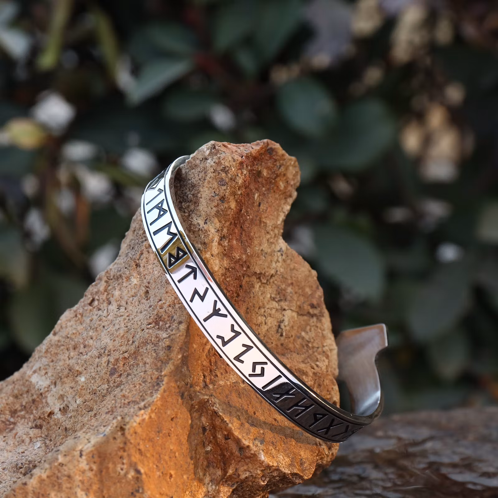 Bracelet Tor Futhark (Multiple colors)
