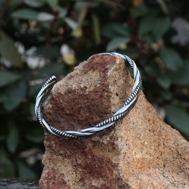 Armband Twisted (Flera färger)