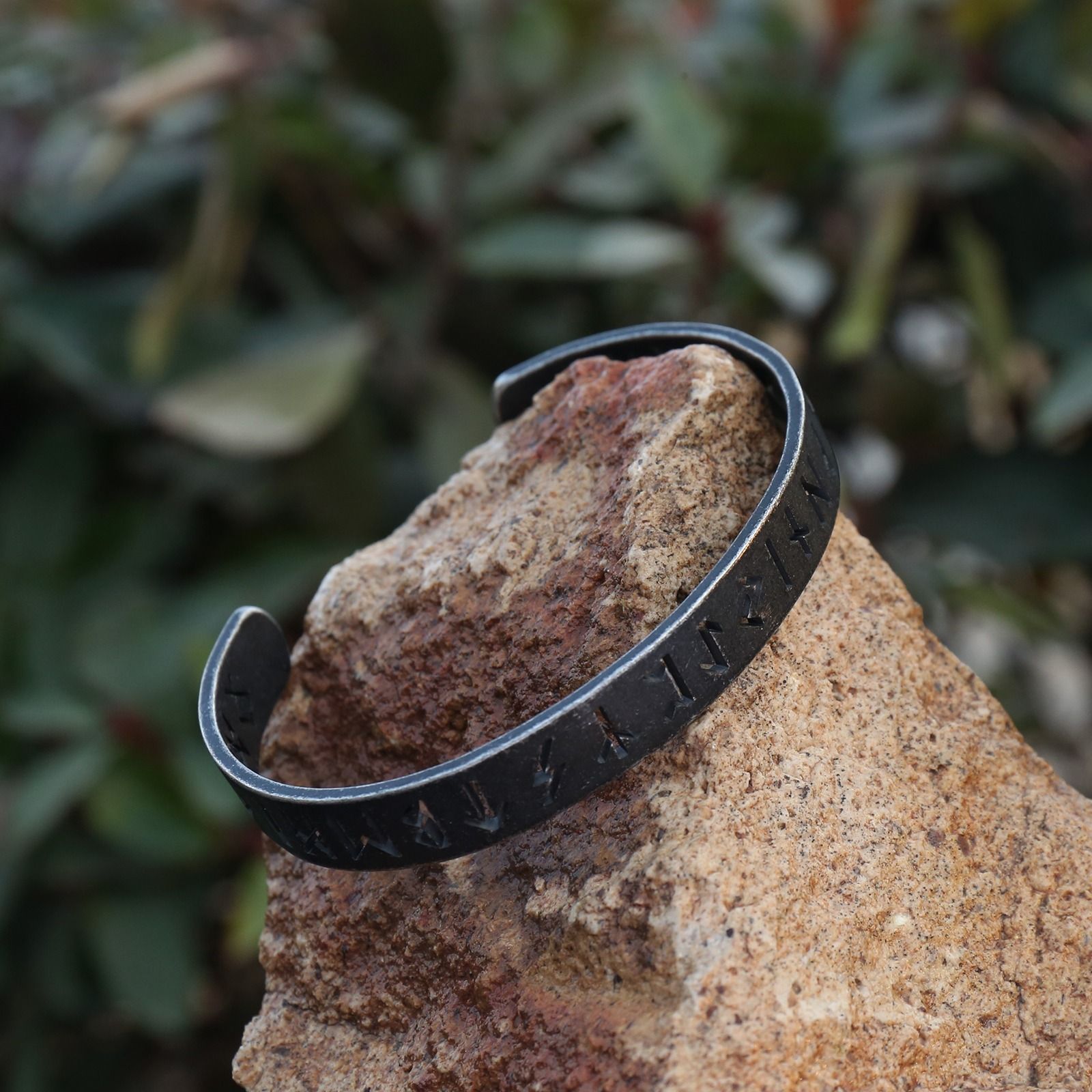 Armbånd Futhark  (Flere farver)
