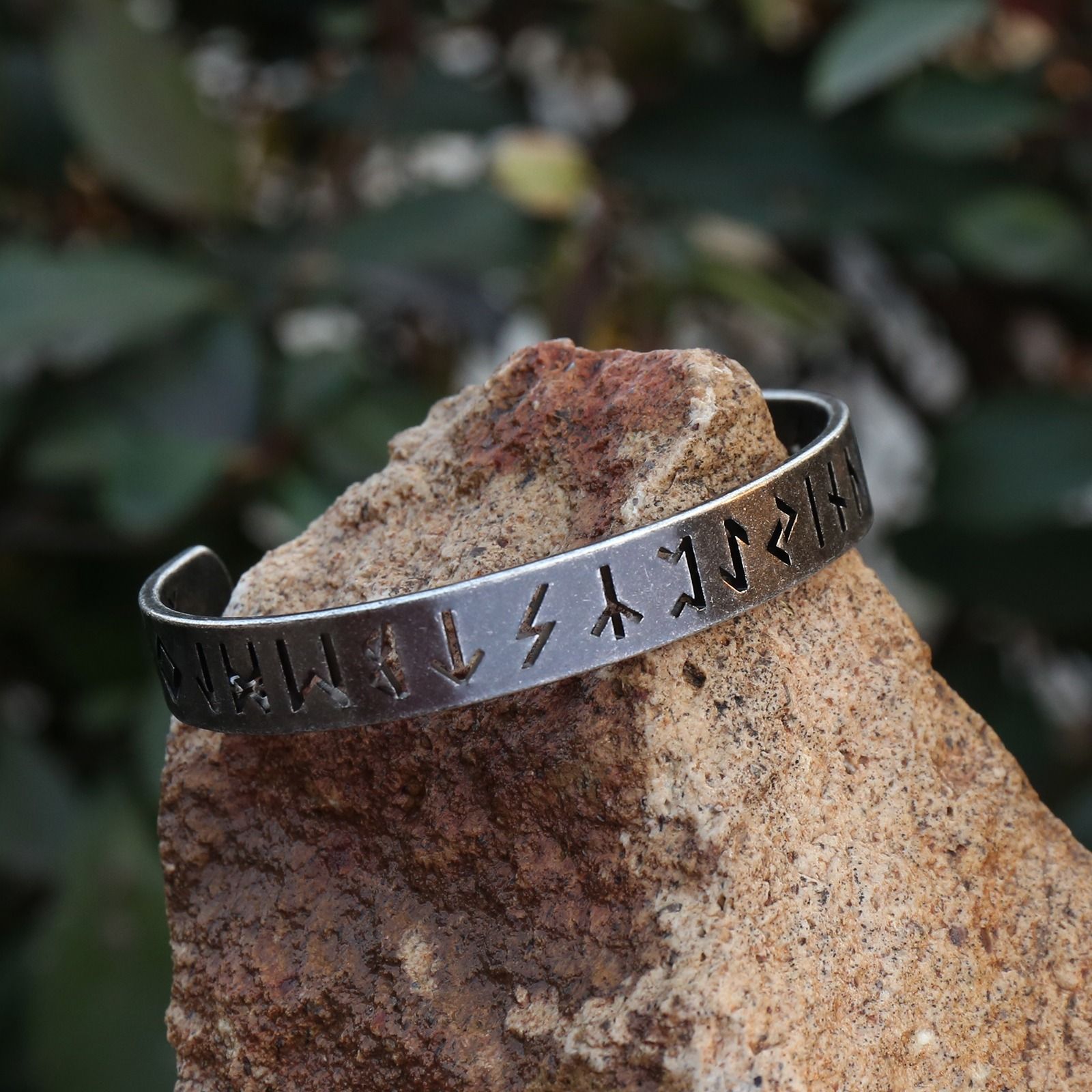 Armbånd Futhark  (Flere farver)