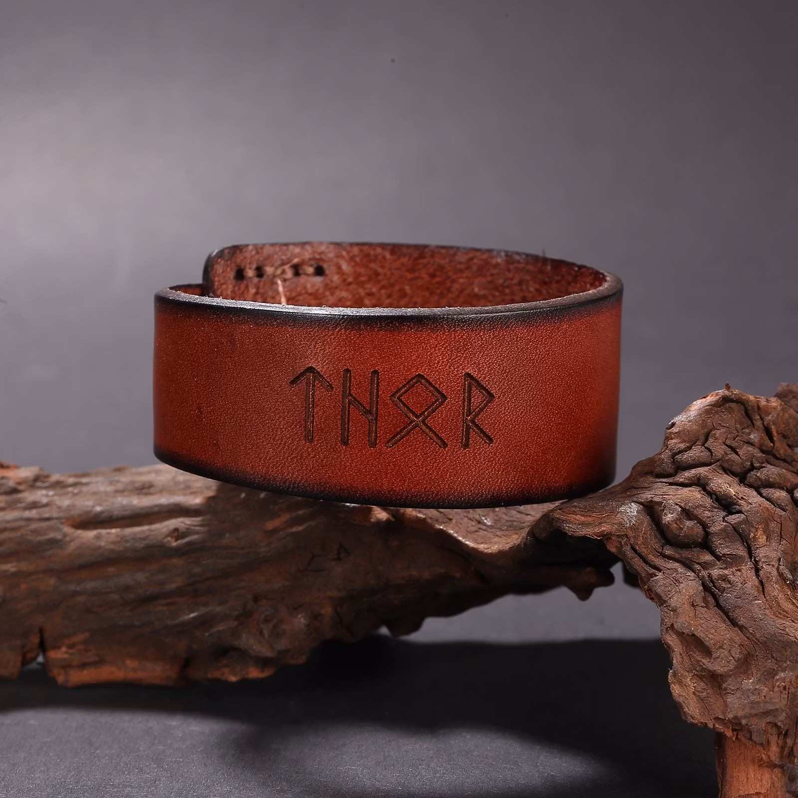 Armband Thor-ᛏᚺᛟᚱ  Läder (flera färger)