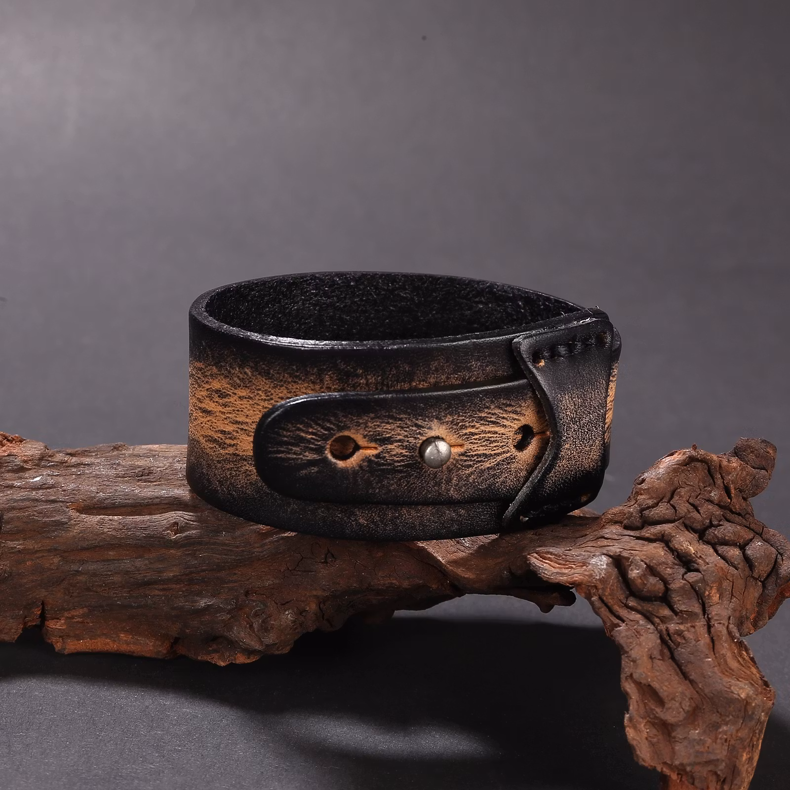 Bracelet Odin-ᛟ ᛞ ᛁ ᚾ Leather
