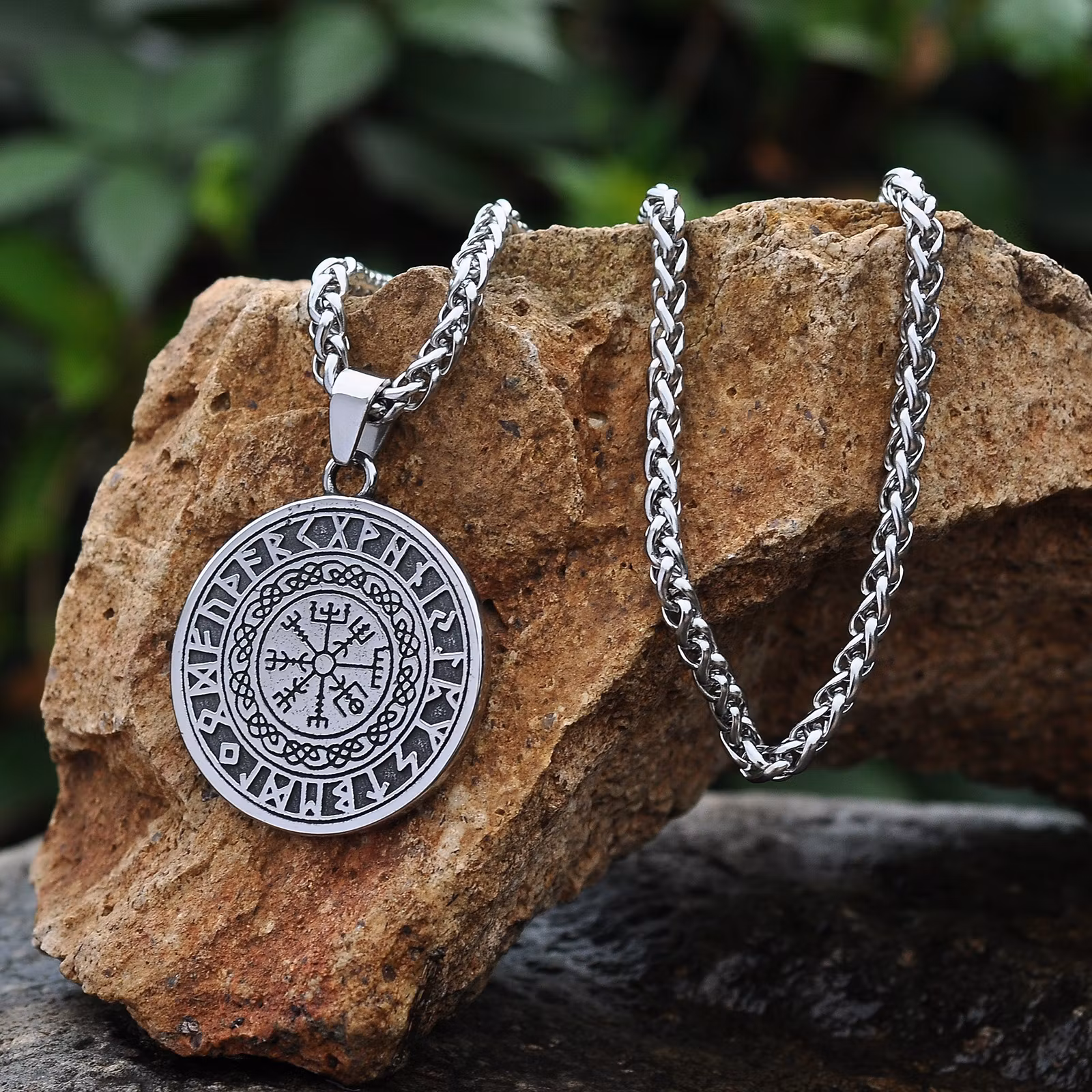 Halsband Sköld av Fenrir-ᚠ ᛖ ᚾ ᚱ ᛁ ᚱ