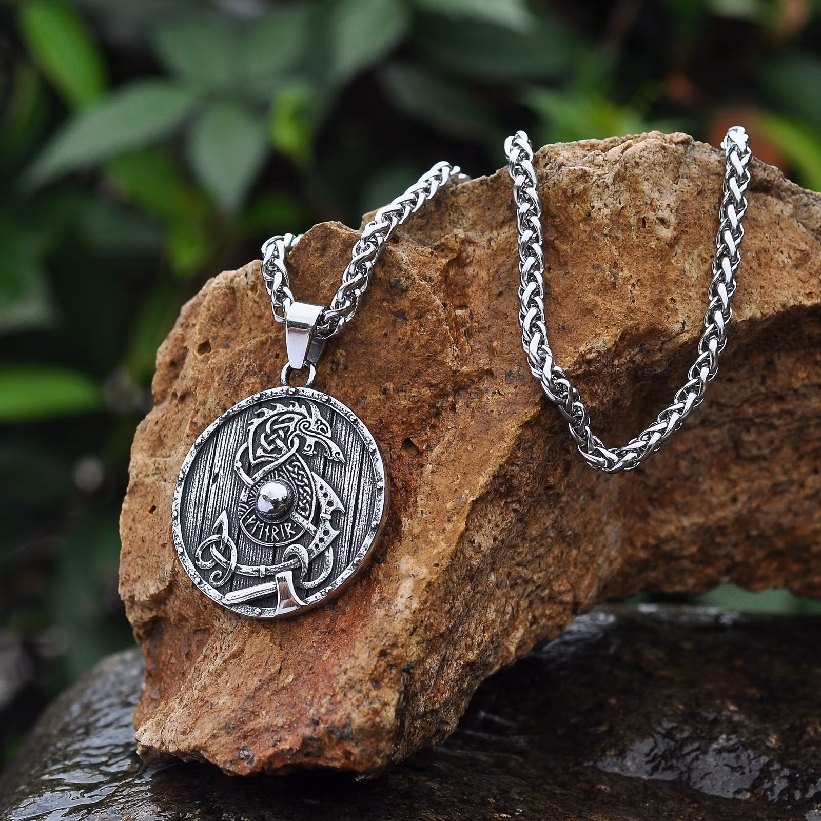 Halsband Sköld av Fenrir-ᚠ ᛖ ᚾ ᚱ ᛁ ᚱ