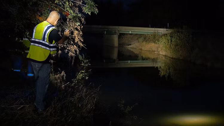 Breakthrough® BT2+ Orange Hybrid Right Angle Light