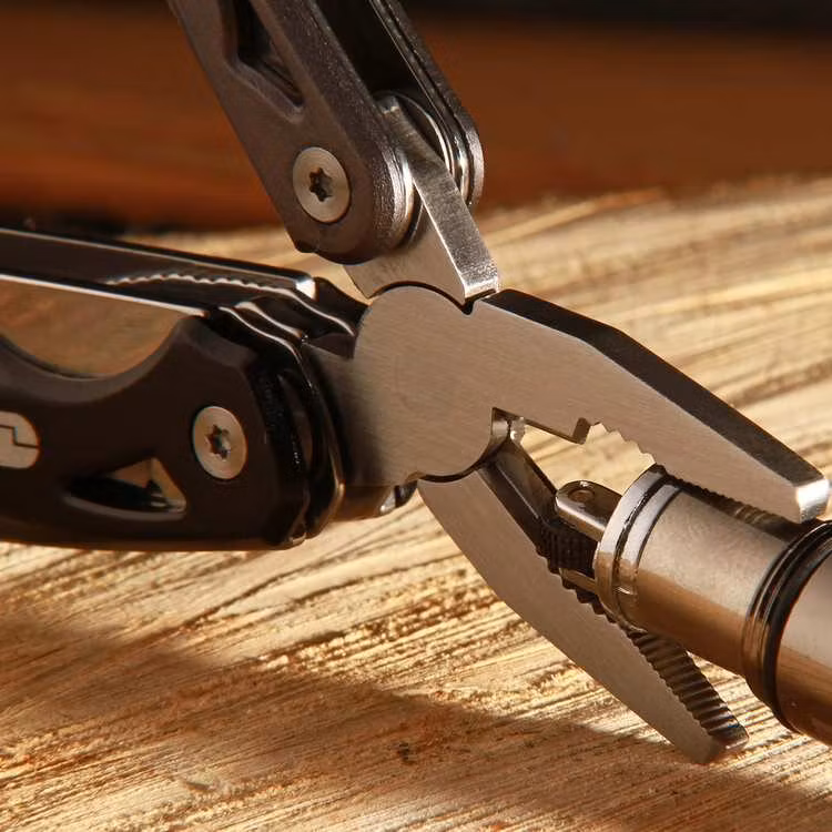 True Seven Multi Tool - 9 tools in 1